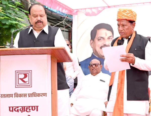 आरडीए का पद ग्रहण : 10: 29 पर ली शपथ, 12:06 पर पदभार ग्रहण किया आरडीए अध्यक्ष मनोहर पोरवाल और टीम ने