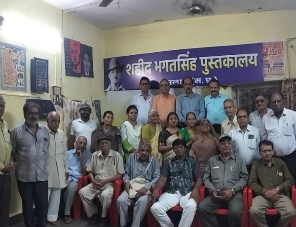 साहित्य सरोकार : शब्द, कला और भाव ही रचनाकार को  देते हैं पूर्णता