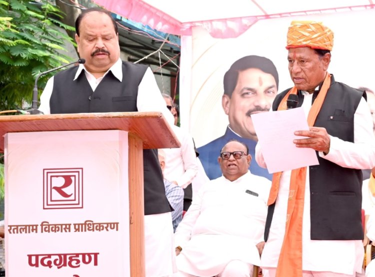 आरडीए का पद ग्रहण : 10: 29 पर ली शपथ, 12:06 पर पदभार ग्रहण किया आरडीए अध्यक्ष मनोहर पोरवाल और टीम ने