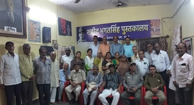 साहित्य सरोकार : शब्द, कला और भाव ही रचनाकार को  देते हैं पूर्णता