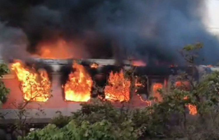 ट्रेन में आग : राजधानी ट्रेन के एसी कोच में लगी आग, मचा हड़कंप, जान बचाकर उतरे यात्री