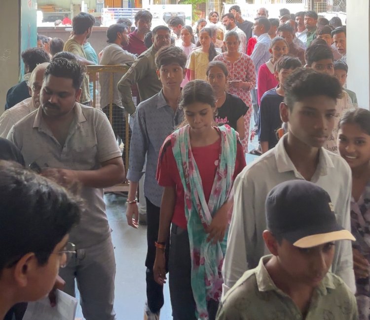 रतलाम में  ‘अभ्यास प्रतिभा खोज परीक्षा’ विद्यार्थियों में नजर आया अपर उत्साह