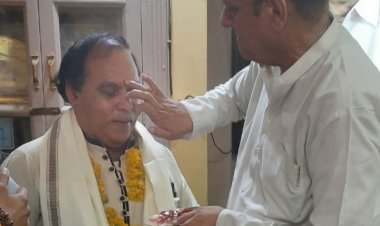 सामाजिक सरोकार : पूर्व छात्रों ने पॉलिटेक्निक कॉलेज को वाटर कूलर के लिए भेंट किया चेक