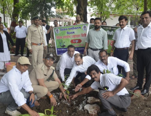विश्व पर्यावरण दिवस पर न्यायालय परिसर में किया पौधरोपण