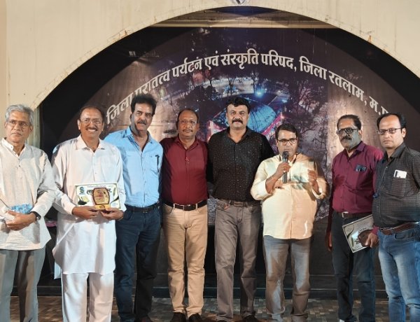 कला सरोकार : "लफ़्ज़ों का सफ़र" में बिखरे साहित्य और शायरी के रंग