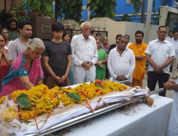 पुरुषोत्तम मास में देहदान : शिक्षक परिवार का प्रेरणादायी निर्णय