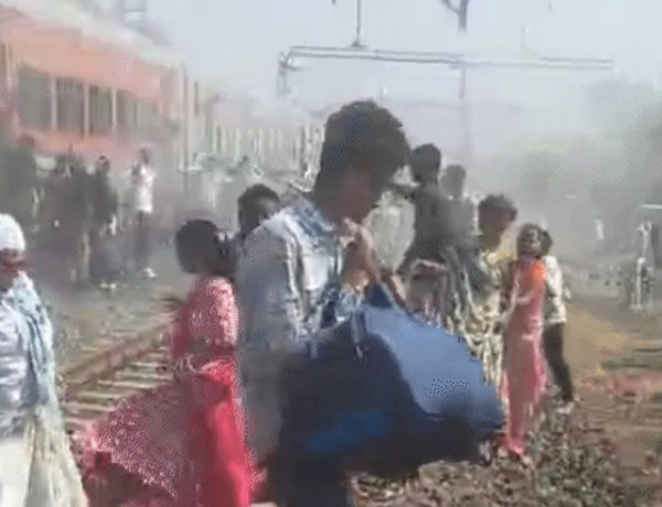 रणथंबोर एक्सप्रेस के पहियों से निकला धुआं, यात्रियों में मचा हड़कंप