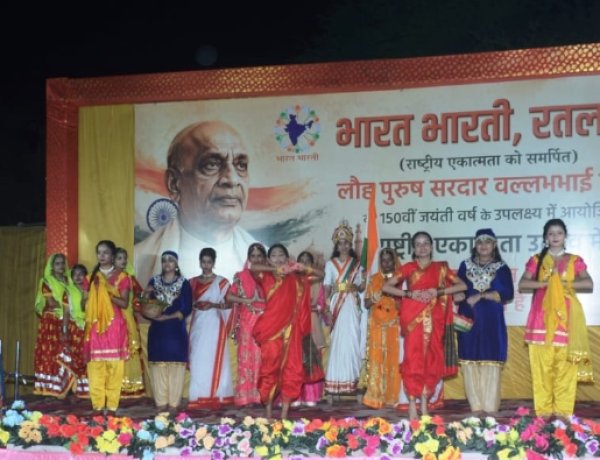 विभिन्न राज्यों के व्यंजनों और सांस्कृतिक प्रस्तुतियों ने दिखाई 'लघु भारत' की झलक