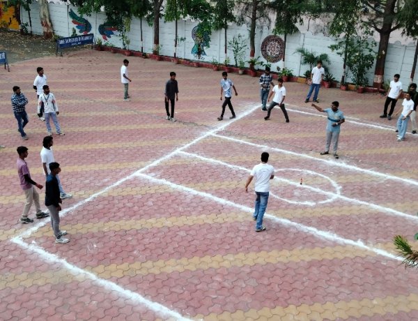 शिक्षा सरोकार : नवप्रवेशी विद्यार्थियों के सर्वांगीण विकास की अभिनव पहल