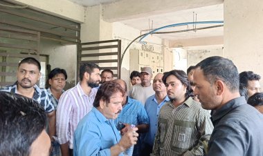 मुफ्तखोरी और मनमानी पर प्रशासन का कड़ा रुख :  ₹7 लाख के फ्लैट में 7 साल से मुफ्त रह रहे आवंटियों को नोटिस