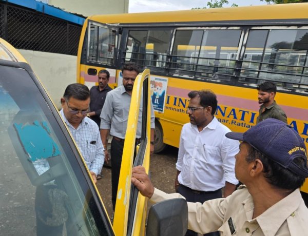 स्कूली बच्चों की सुरक्षा से खिलवाड़ पर प्रशासन सख्त: खटारा बस पर रोक