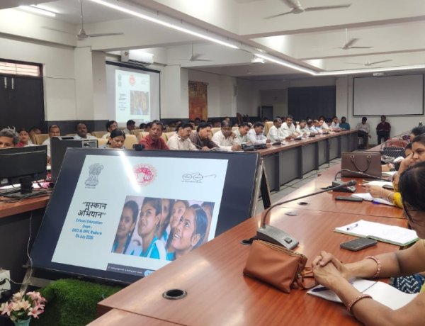 कलेक्ट्रेट में बैठक: 'मिशन मुस्कान' की समीक्षा में सामने आई शिक्षा विभाग की सुस्ती