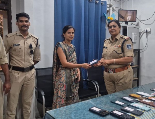 आमजन के गुम हुए 15 मोबाइल खोजकर लौटाए पुलिस ने
