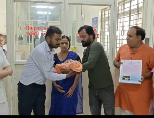 ममता और चिकित्सा का अद्भुत संगम: 14 दिनों की देखभाल के बाद नवजात 'देवी' को मिला नया आश्रय