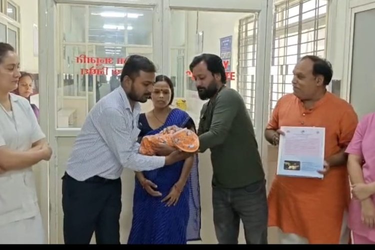 ममता और चिकित्सा का अद्भुत संगम: 14 दिनों की देखभाल के बाद नवजात 'देवी' को मिला नया आश्रय