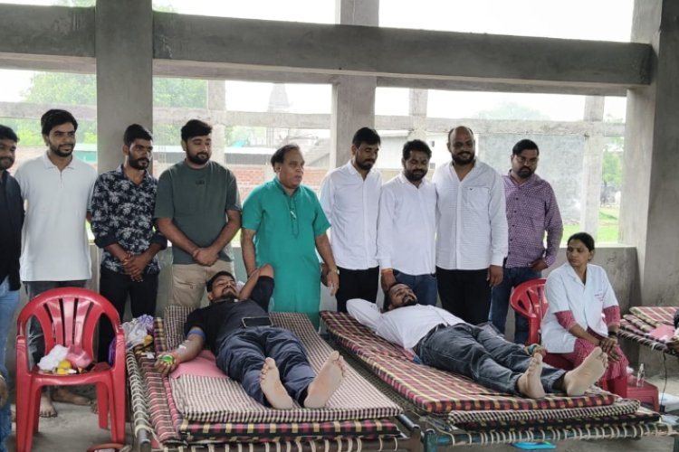 सामाजिक सरोकार : मूसलाधार बारिश के बीच ताल एवं आस- पास के ग्रामीण लोगों ने दिखाया सेवा का जज़्बा, रक्तदान कर दी मानवता की मिसाल