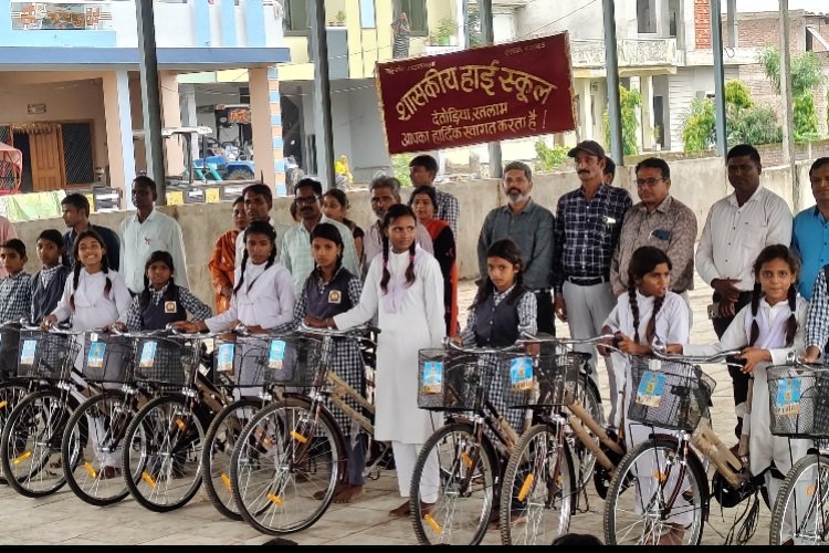 शासकीय हाई स्कूल दंतोडिया में सांस्कृतिक कार्यक्रमों के साथ गुरु-शिष्य परंपरा का हुआ सम्मान