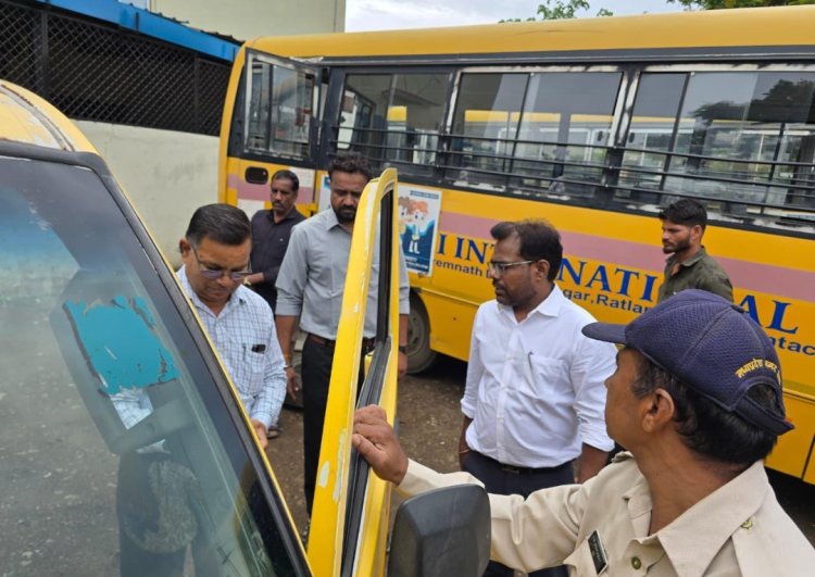 स्कूली बच्चों की सुरक्षा से खिलवाड़ पर प्रशासन सख्त: खटारा बस पर रोक