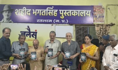 साहित्य सरोकार : संघर्षों के बीच सृजन ही मनुष्यता की पहचान