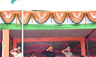 रतलाम में आन-बान-शान से फहराया तिरंगा: 80वें स्वतंत्रता दिवस पर देशभक्ति के रंग में रंगा शहर