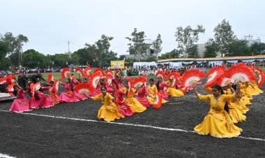 आजादी के जश्न में पसीना बच्चों का, वाहवाही बटोरने मंच पर चढ़े संस्था प्रमुख