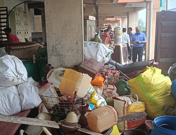 नगर निगम का छल या योजना की विफलता? 208 गरीब दलित परिवारों को आशियाना देकर किया बेघर