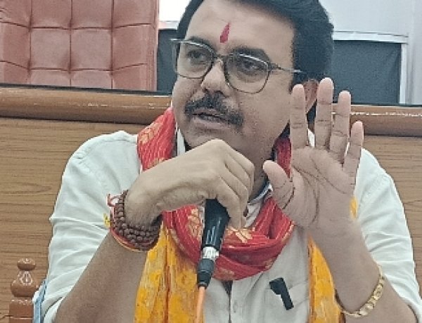डोसीगांव पीएम आवास मामला: 6 नोटिस के बाद नगर निगम की बड़ी कार्रवाई, महापौर बोले - राज्य शासन के निर्देश पर हुई कार्रवाई