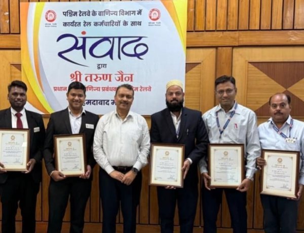 सामाजिक सरोकार : वाणिज्य विभाग की टीम ने बढ़ाया गौरव, उत्कृष्ट कार्यों की हुई विशेष सराहना