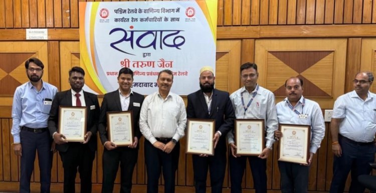 सामाजिक सरोकार : वाणिज्य विभाग की टीम ने बढ़ाया गौरव, उत्कृष्ट कार्यों की हुई विशेष सराहना