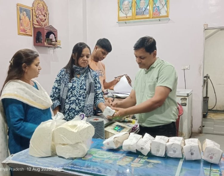 मिलावटी डेयरी प्रोडक्ट्स पर बड़ी कार्रवाई : 25 किलो संदिग्ध पनीर जब्त