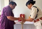 रतलाम में सरस्वती पूजन के दौरान भी अधिकारी ने पहने रखे जूते