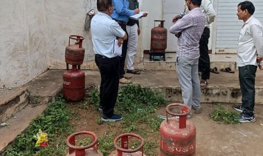 रतलाम में बड़ी कार्रवाई: पलाश की अंजना इण्डेन गैस एजेंसी पर प्रशासन का छापा