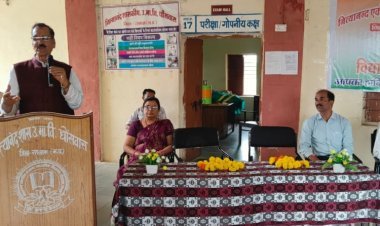 ज्ञान-भक्ति और कर्म का समवेत गान है गीता