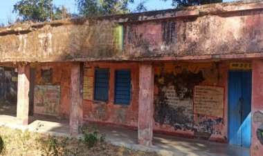 जर्जर छतों के नीचे बचपन: रतलाम में 25 सरकारी स्कूल भवन 'खतरनाक' घोषित