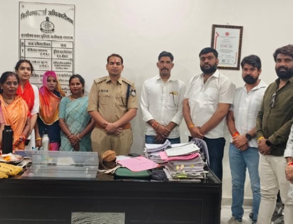 सामाजिक सरोकार : पुलिसकर्मियों व वृद्धाश्रम के बुजुर्गों को बांधे रक्षासूत्र