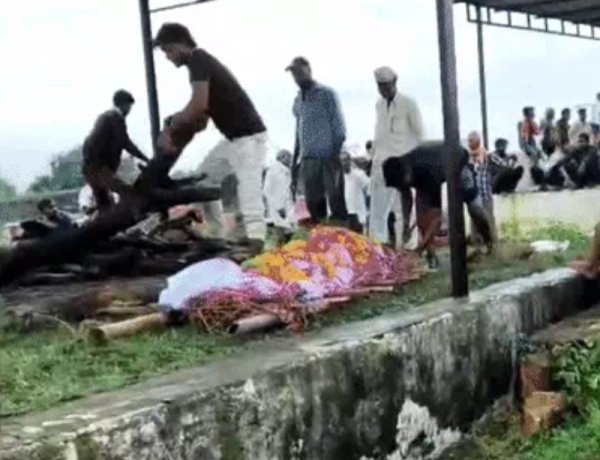 दुखों का टूटा पहाड़: 12 घंटे के भीतर दो सगे भाइयों की साइलेंट अटैक से मौत