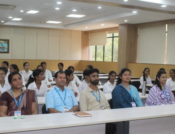 शिक्षा सरोकार : ​रॉयल कॉलेज के विद्यार्थियों का तकनीकी एक्सपोजर