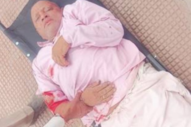 चलती ट्रेन से उतरने के प्रयास में बुजुर्ग यात्री हादसे का शिकार