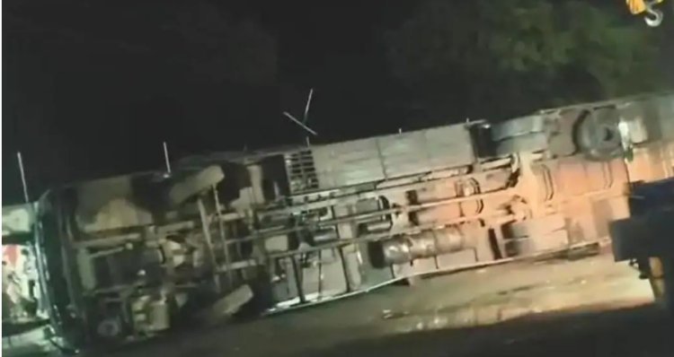 सड़क हादसा : रतलाम के पास आधी रात को मच गई चीख पुकार