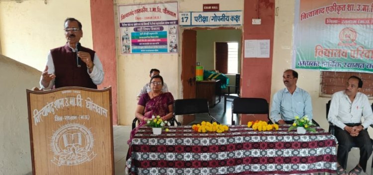 ज्ञान-भक्ति और कर्म का समवेत गान है गीता