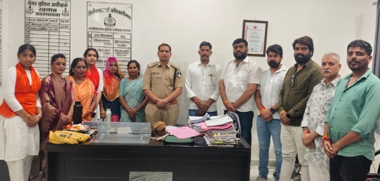 सामाजिक सरोकार : पुलिसकर्मियों व वृद्धाश्रम के बुजुर्गों को बांधे रक्षासूत्र