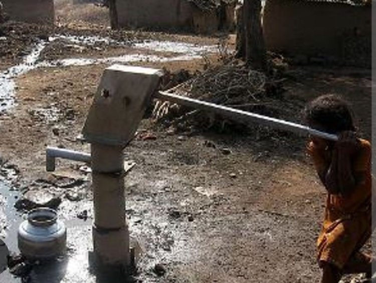 लापरवाही की  हद : सैलाना और बाजना क्षेत्रों से पेयजल को लेकर एक गंभीर और चौंकाने वाली तस्वीर आई है सामने