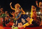 गरबा: भक्ति की पावन लोक-संस्कृति से विज्ञापनों के चकाचौंध तक—कहाँ खो गई हमारी मर्यादा?