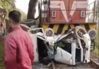 बिना फाटक की रेलवे क्रॉसिंग पर मालगाड़ी से टकराई पिकअप, 1 की मौत