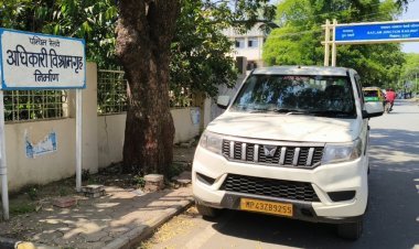हत्या या आत्महत्या : रेलवे अधिकारी विश्राम गृह के बाहर भारत सरकार लिखे वाहन में अर्धनग्न अवस्था में मिला ड्राइवर का शव