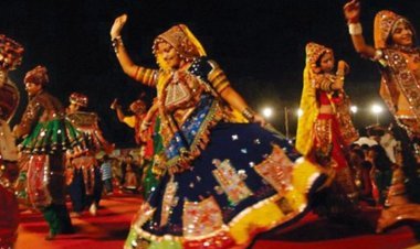 गरबा: भक्ति की पावन लोक-संस्कृति से विज्ञापनों के चकाचौंध तक—कहाँ खो गई हमारी मर्यादा?