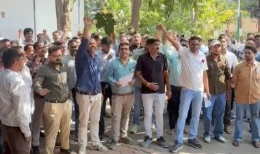 विद्युत वितरण कंपनी के अधिकारियों-कर्मचारियों की हुंकार