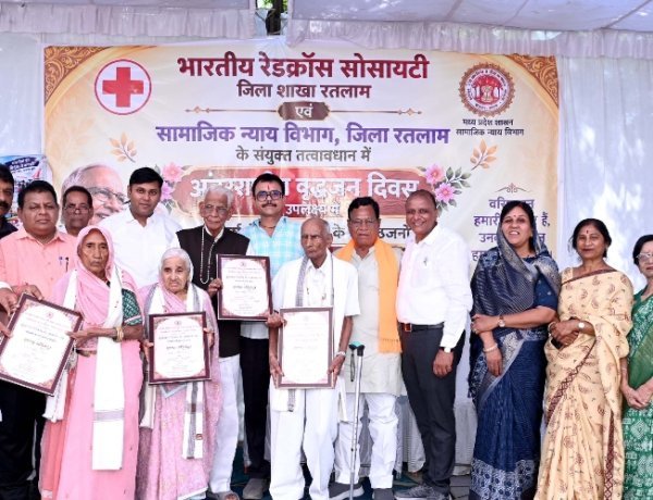 सामाजिक सरोकार : रतलाम में 90 पार बुजुर्गों का सम्मान