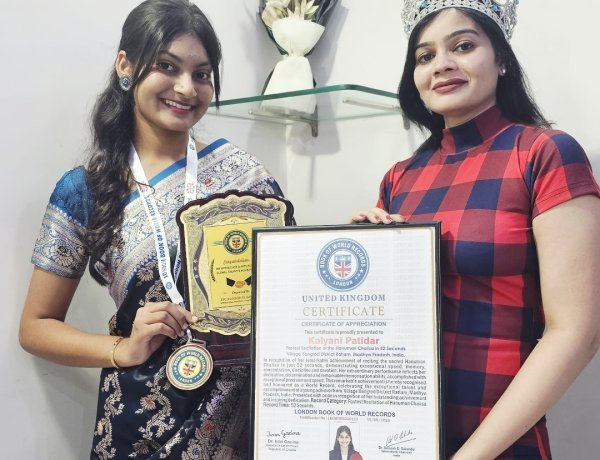 प्रतिभा को पंख, अध्यात्म को नई दिशा : 52 सेकंड में हनुमान चालीसा पाठ कर कल्याणी ने रचा इतिहास