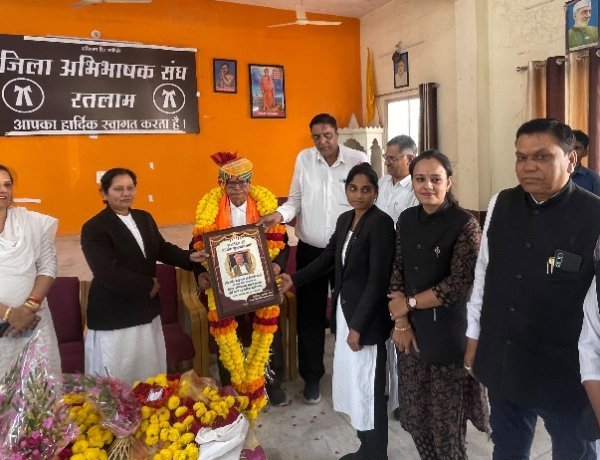 70 वर्षों की अविचल तपस्या: उम्र के 90वें पड़ाव पर भी कोर्ट में डटे एडवोकेट त्रिपाठी बने समाज और युवा पीढ़ी के लिए नजीर